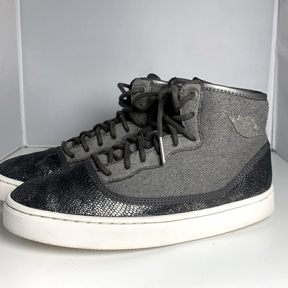 Air Jordan Jasmine Premium Sneaker Grey Boys Sz 4.5
